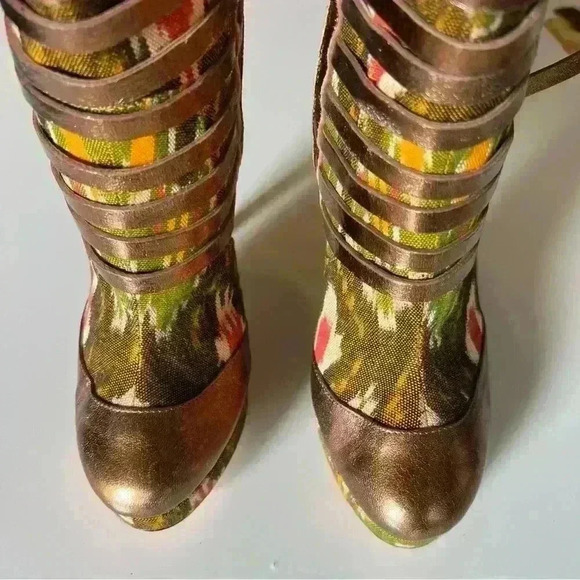 Max Martin Stiletto Boot Zipper Closure with Accent Straps Ikat Pattern Size 6.5 - Picture 3 of 9